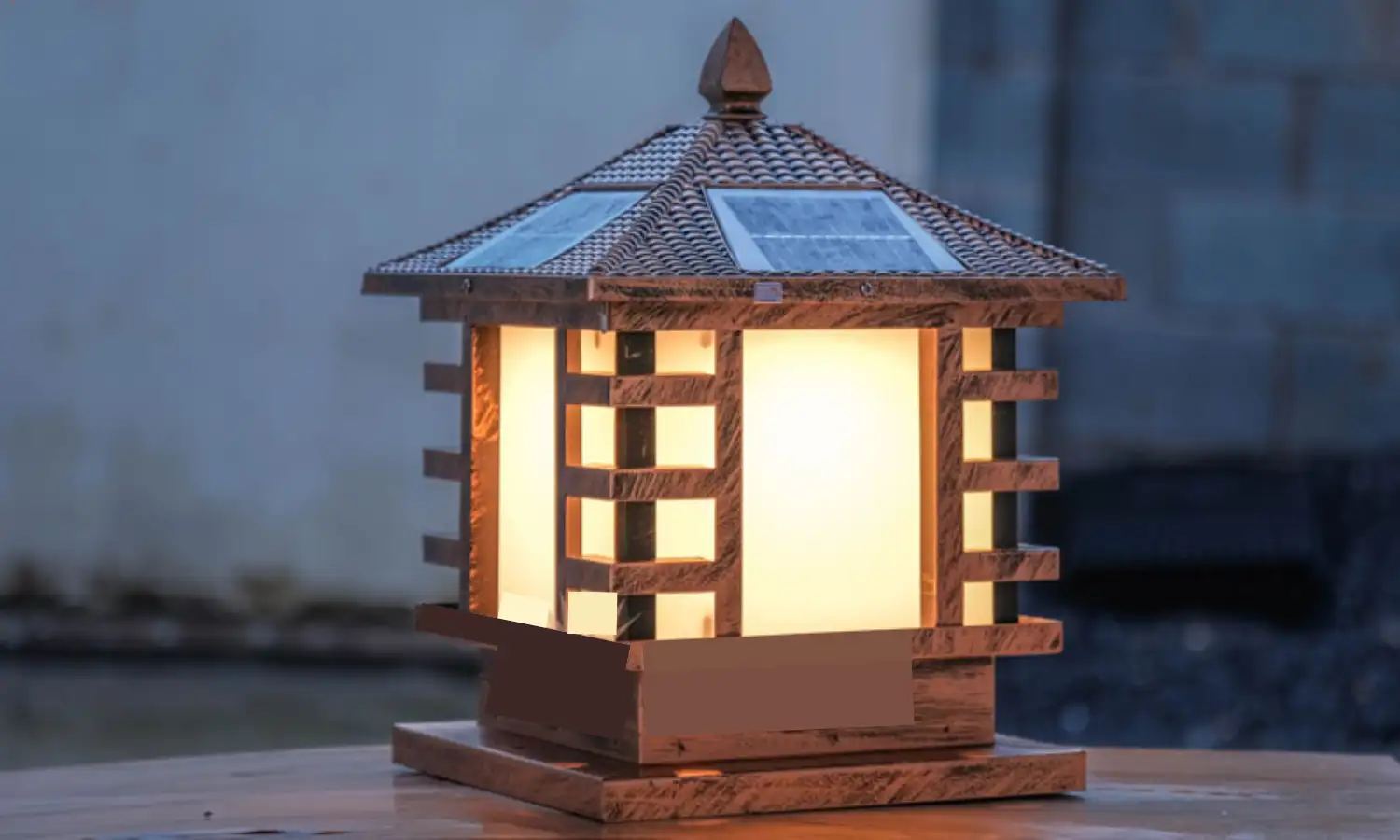 Đèn trụ cổng vuông năng lượng mặt trời mạ đồng cổ