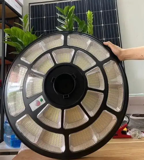 Đèn UFO 1000W năng lượng mặt trời