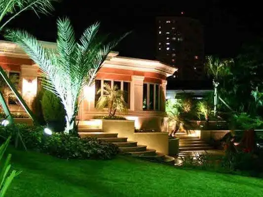 Đèn chiếu sáng năng lượng mặt trời 50W Solar Light 2541 Đèn chiếu sáng mặt trời 50W dùng để chiếu sáng sân vườn, resot