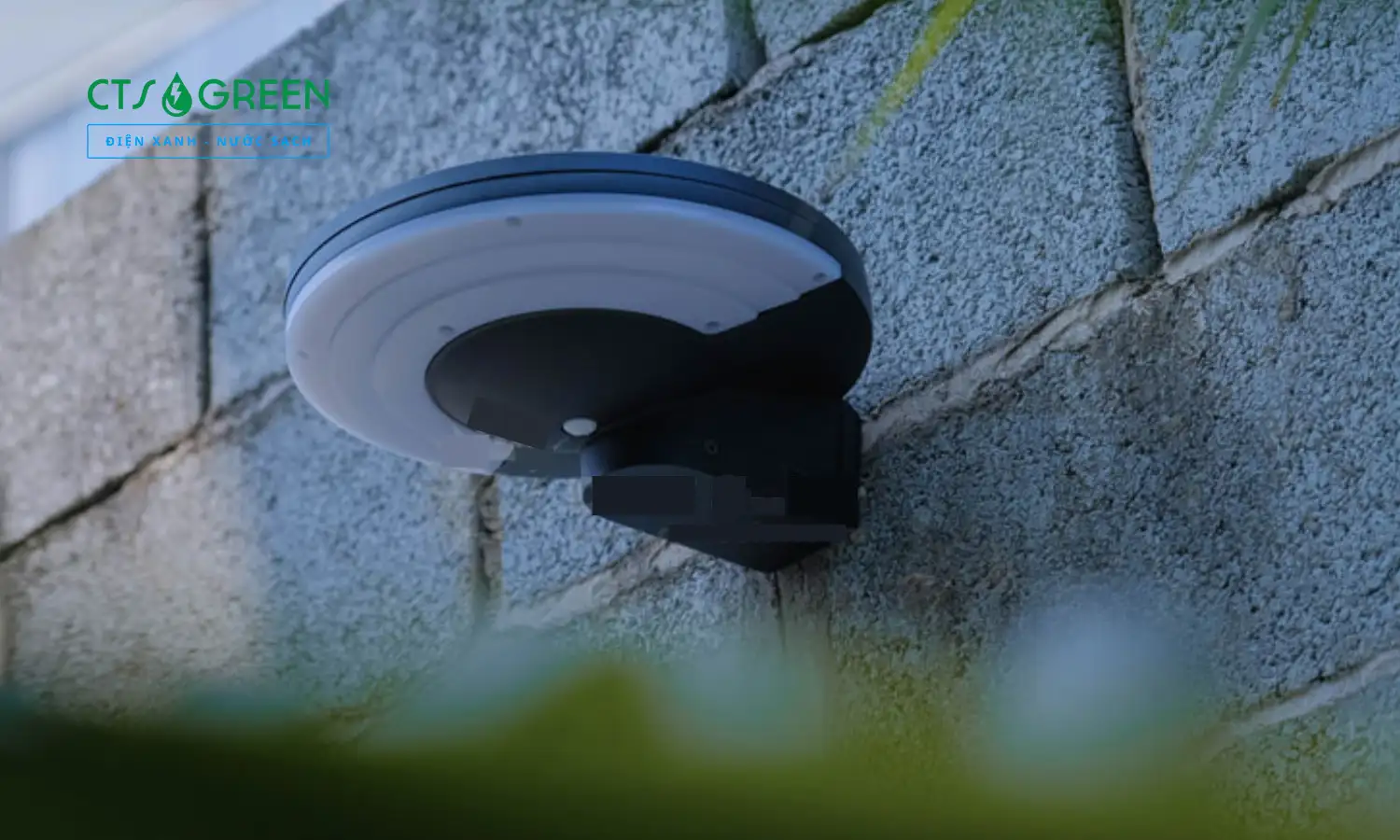 Đèn năng lượng mặt trời treo tường TT30C