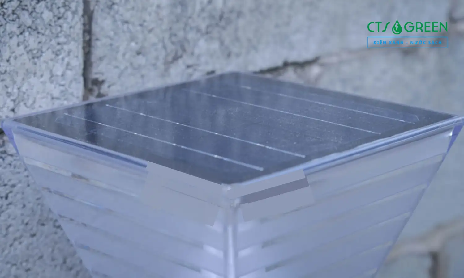 Đèn treo tường năng lượng mặt trời vuông TT35C