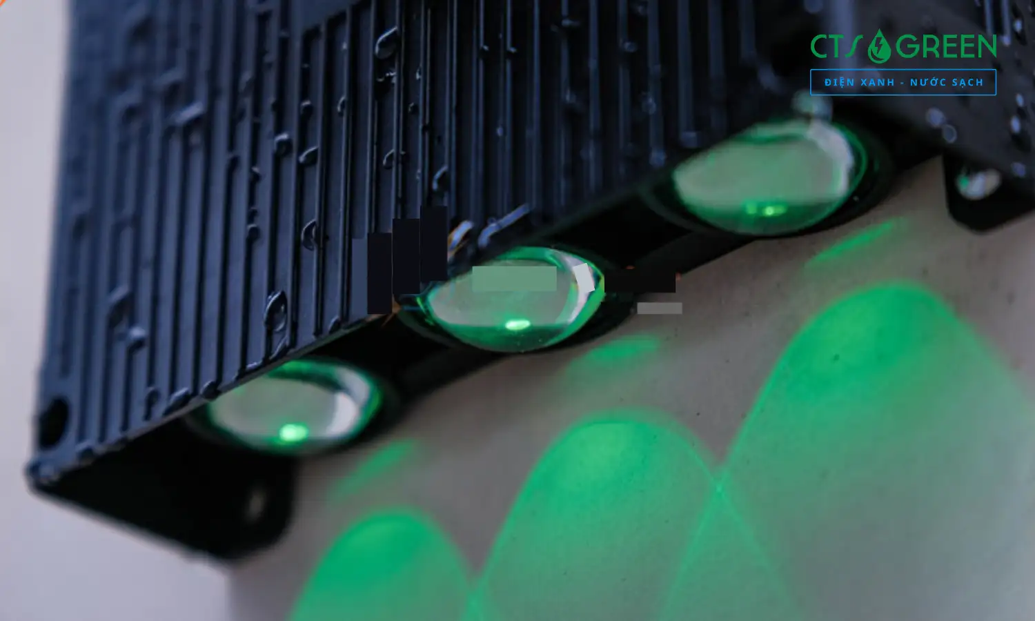 Đèn hắt tường năng lượng mặt trời 7 màu giá rẻ HT07-RGB