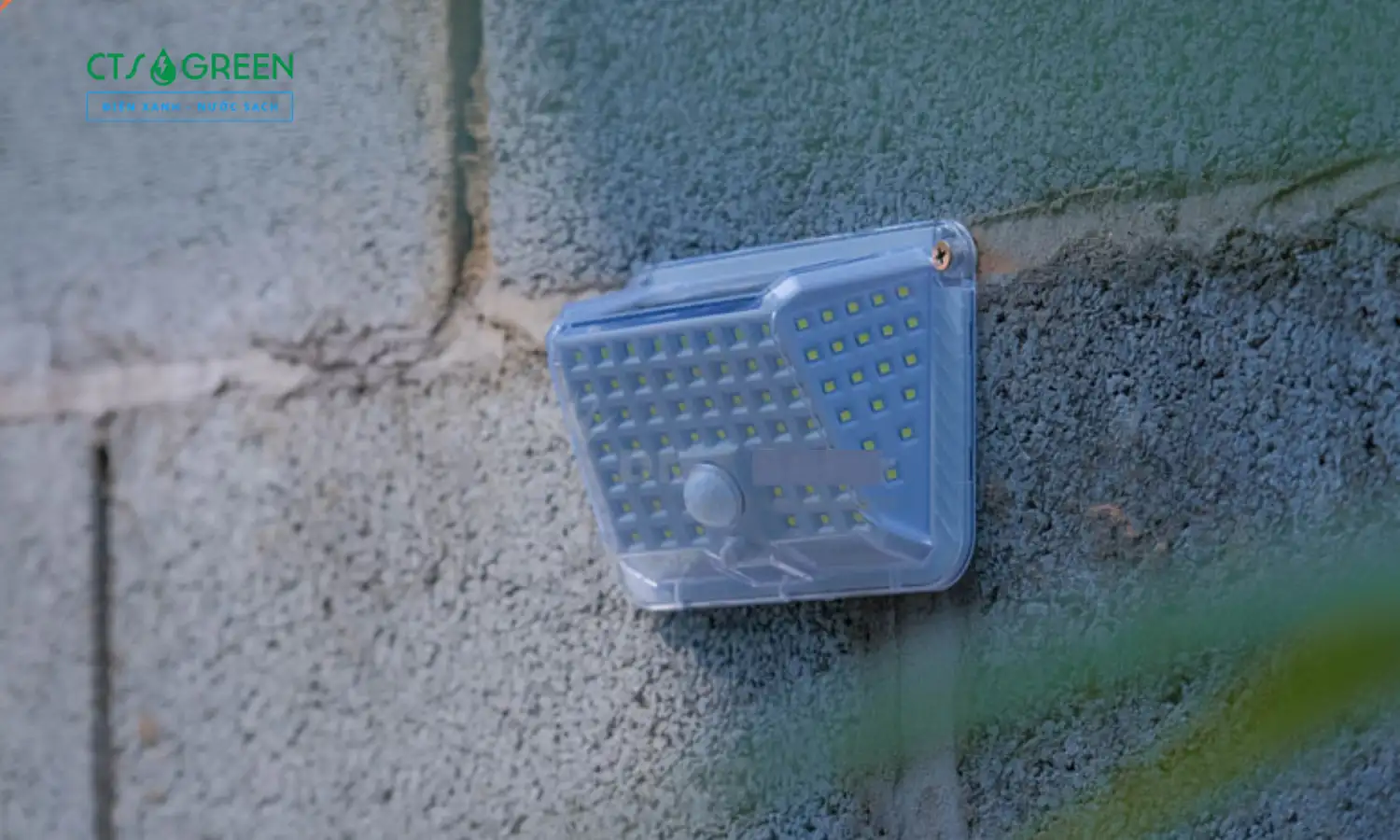 Đèn LED treo tường năng lượng mặt trời TT07 - N