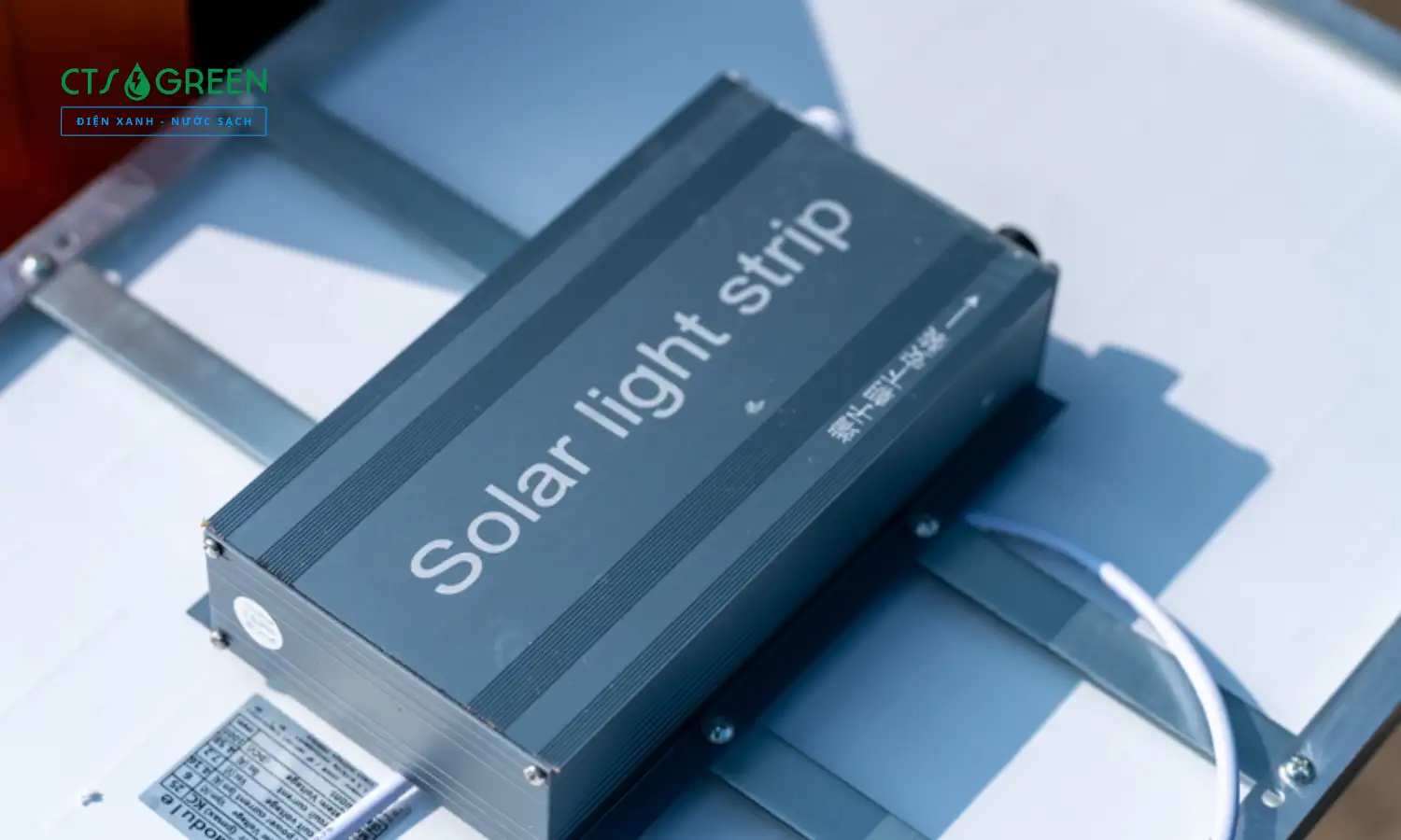 Đèn LED dây nhấp nháy nhiều màu năng lượng mặt trời 30m LD21-30RGB 6730 Đèn LED dây nhấp nháy nhiều màu năng lượng mặt trời 30m LD21-30RGB