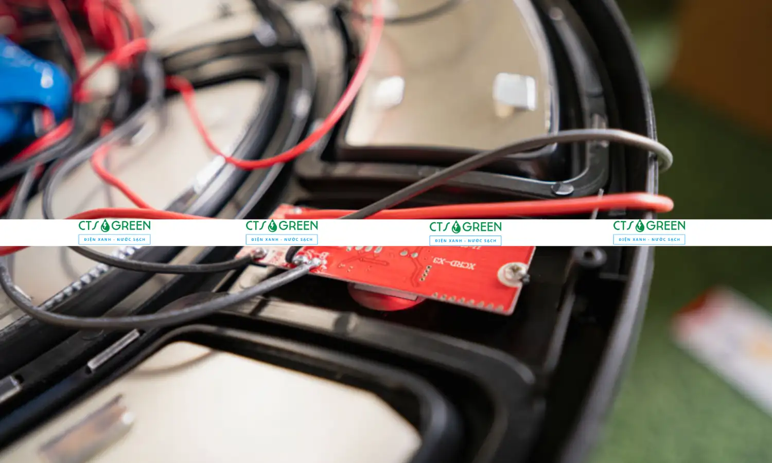Đèn UFO năng lượng mặt trời Saco 1000W [UFO - 1000SA]
