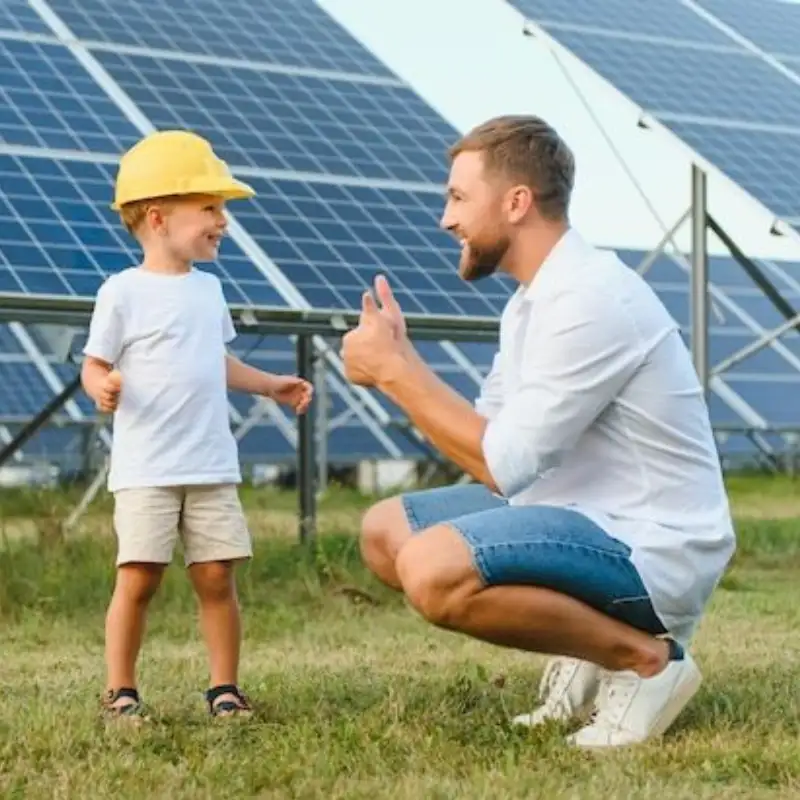 Ba và con tận hưởng không gian, ngôi nhà được lắp đặt mặt trời 5kW