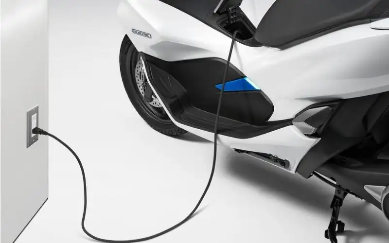 Trạm sạc là mối quan tâm hàng đầu của việc chuyển đổi xe xăng sang xe điện