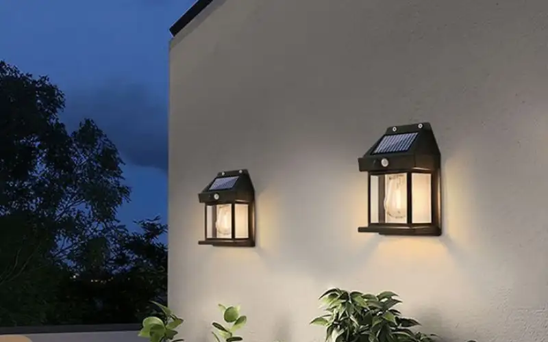 Lắp đèn năng lượng mặt trời mini ngoài trời