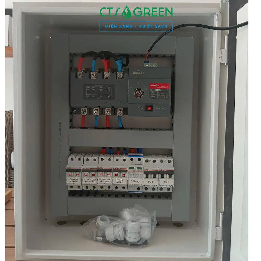 Tủ phân phối điện năng lượng mặt trời hybrid 5-8Kw 8423 Bên trong tủ điện Hybrid