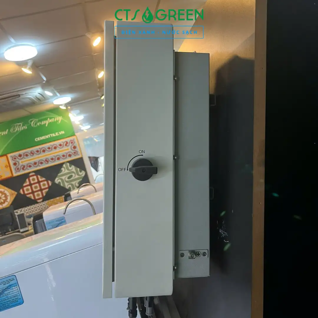 Bên hông biến tần Inverter Hybrid Isuna 6kW S6K-SL-S