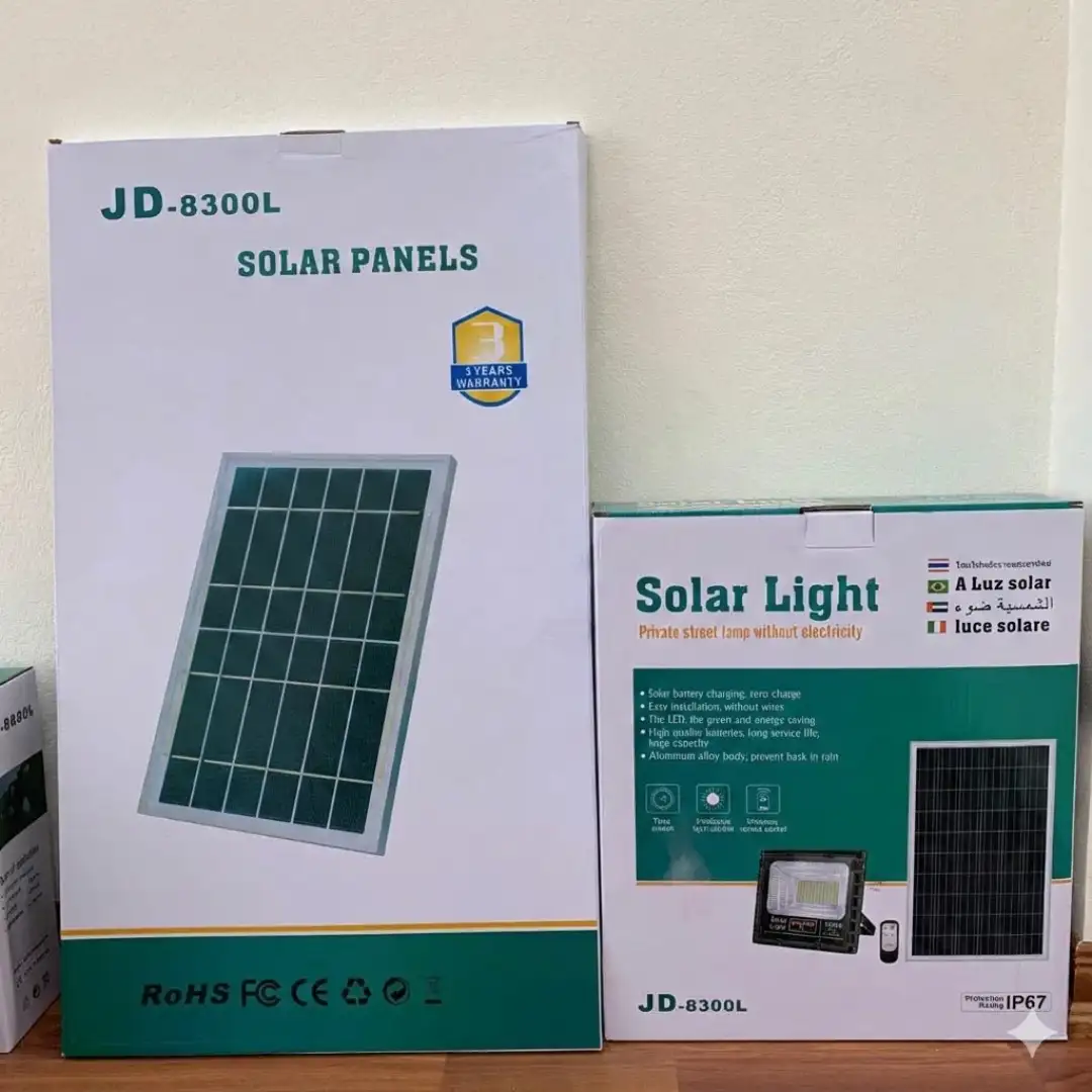 Đèn pha năng lượng mặt trời 300W JINDIAN JD-8300L 8942 Đèn pha năng lượng mặt trời 300W JINDIAN JD-8300L thực tế